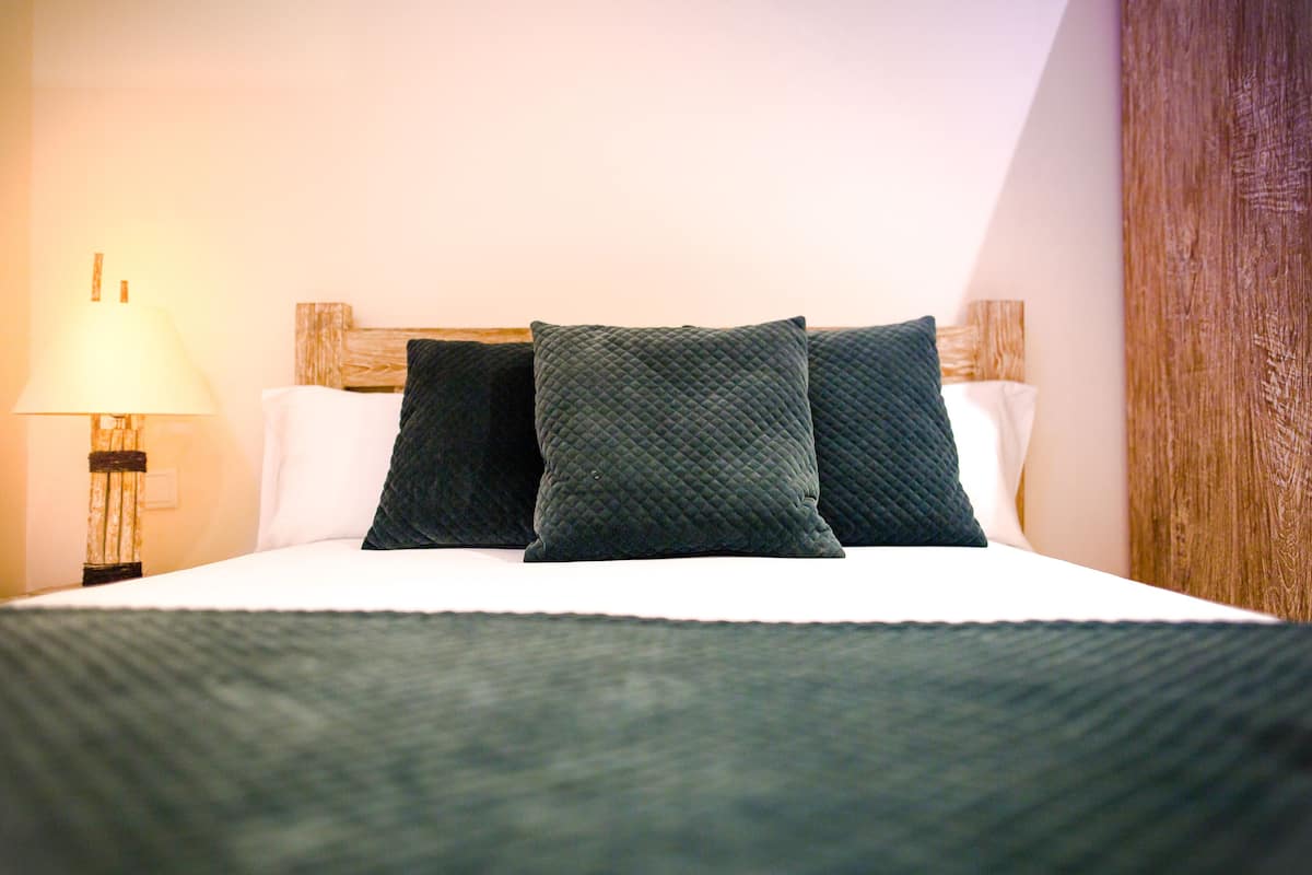 1 slaapkamer, een kluis op de kamer, verduisterende gordijnen