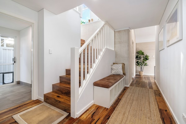 المنشأة من الداخل