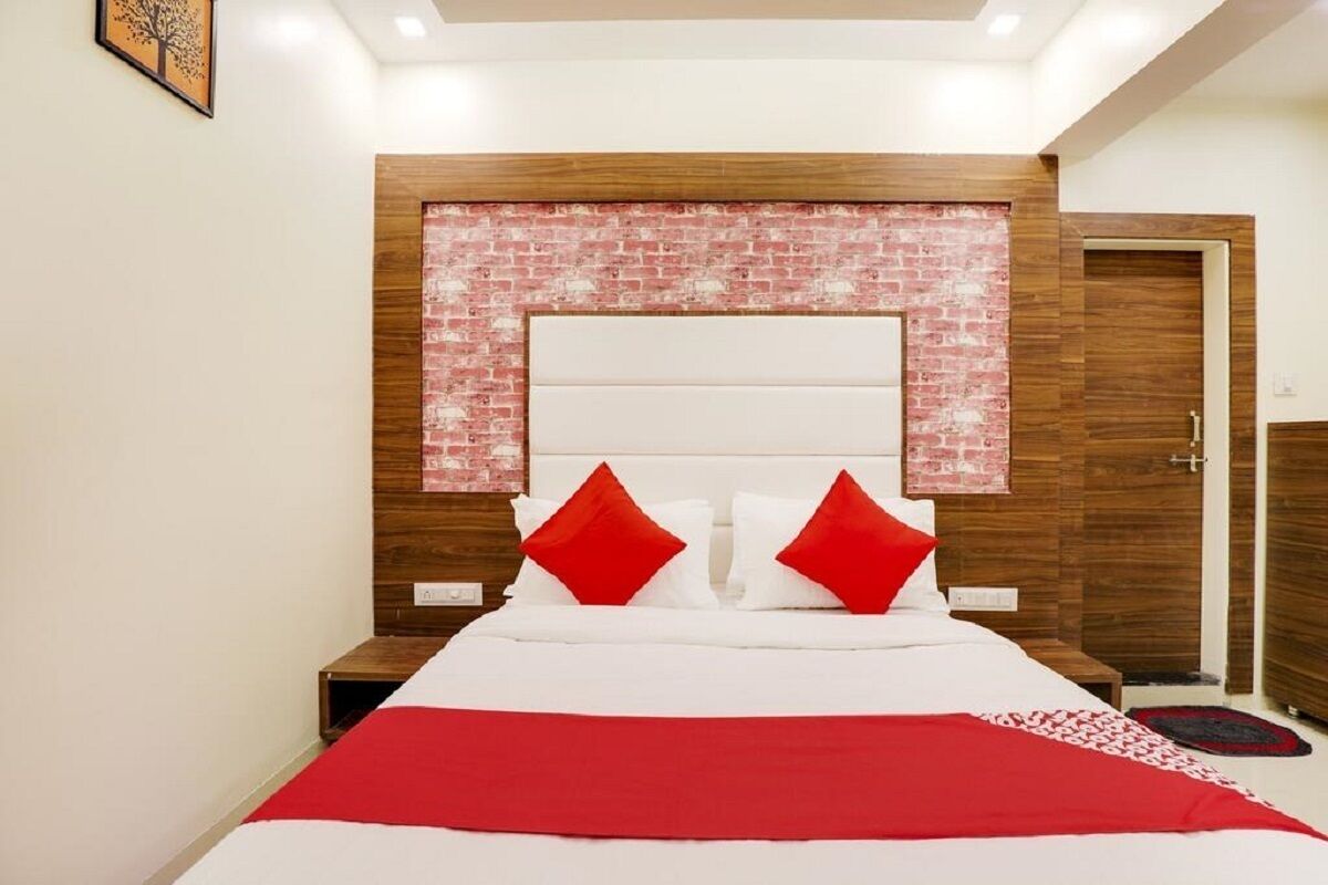 Double Bed AC Room | Free WiFi, bed sheets