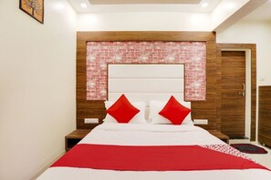 Double Bed AC Room | Free WiFi, bed sheets - Hotel Grand (Vadodara)