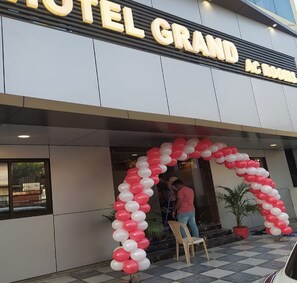 Front of property - Hotel Grand (Vadodara)