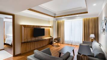 Minibar, caja fuerte, escritorio y espacio para trabajar con un portátil