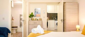 Cosy Ground Floor Studio | Parking | Garden | WIFI