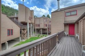 Property grounds - The Blue Bear (#9) | Near FLC, Town, Trails & Golf - Pool & Hot Tub (Durango)