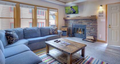 The Blue Bear | Trails, Golf, Pool & Hot Tub - Near Town