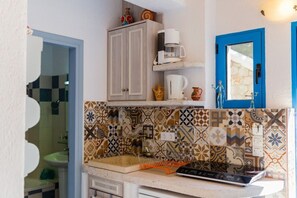 Fridge, coffee/tea maker, toaster, coffee grinder