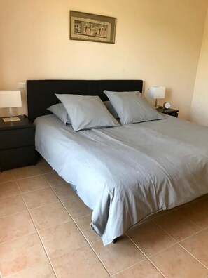 5 bedrooms, iron/ironing board, WiFi, bed sheets - Villa with swimming pool in a quiet natural park (Lorgues)