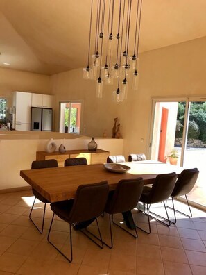 تناول الطعام