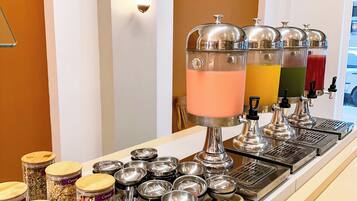 Café da manhã com buffet grátis todos os dias