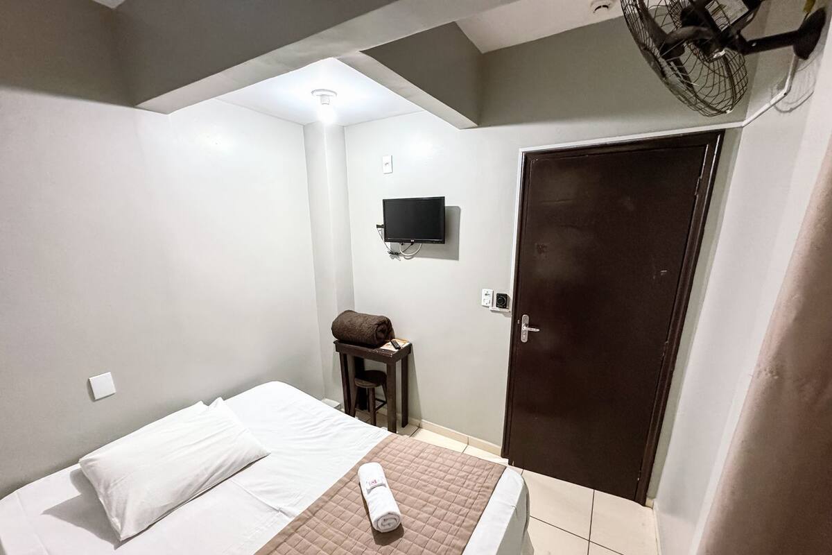 Standard Double Room | Desk, WiFi (free), bed sheets