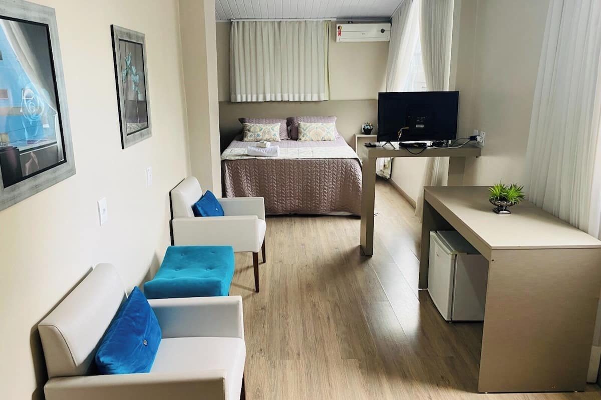 Habitación Deluxe | 1 dormitorio, escritorio, wifi gratis y ropa de cama