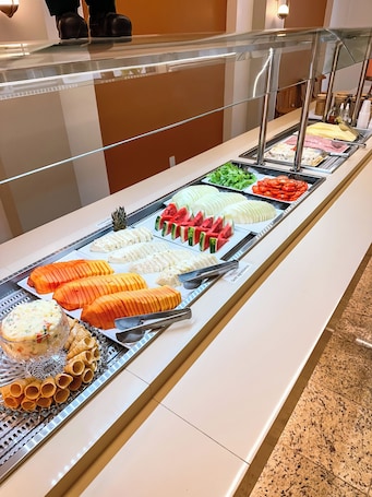 Free daily buffet breakfast