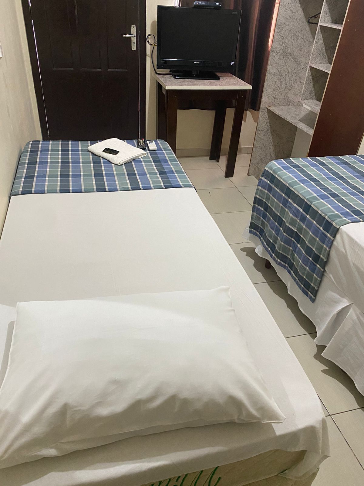 Escrivaninha, Wi-Fi de cortesia, roupa de cama