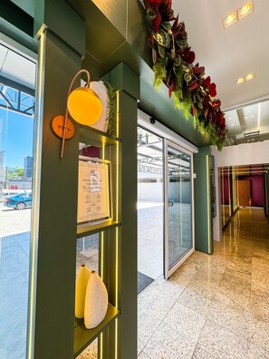 Reception - Hotel Zata Econômico (Criciuma)