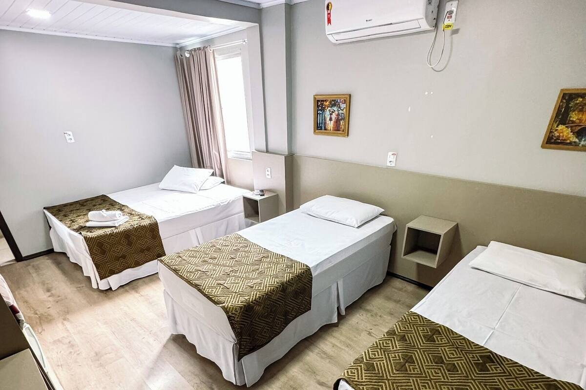 Superior Triple Room | Desk, WiFi (free), bed sheets
