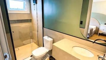 Premium Room | Bathroom | Shower, hair dryer