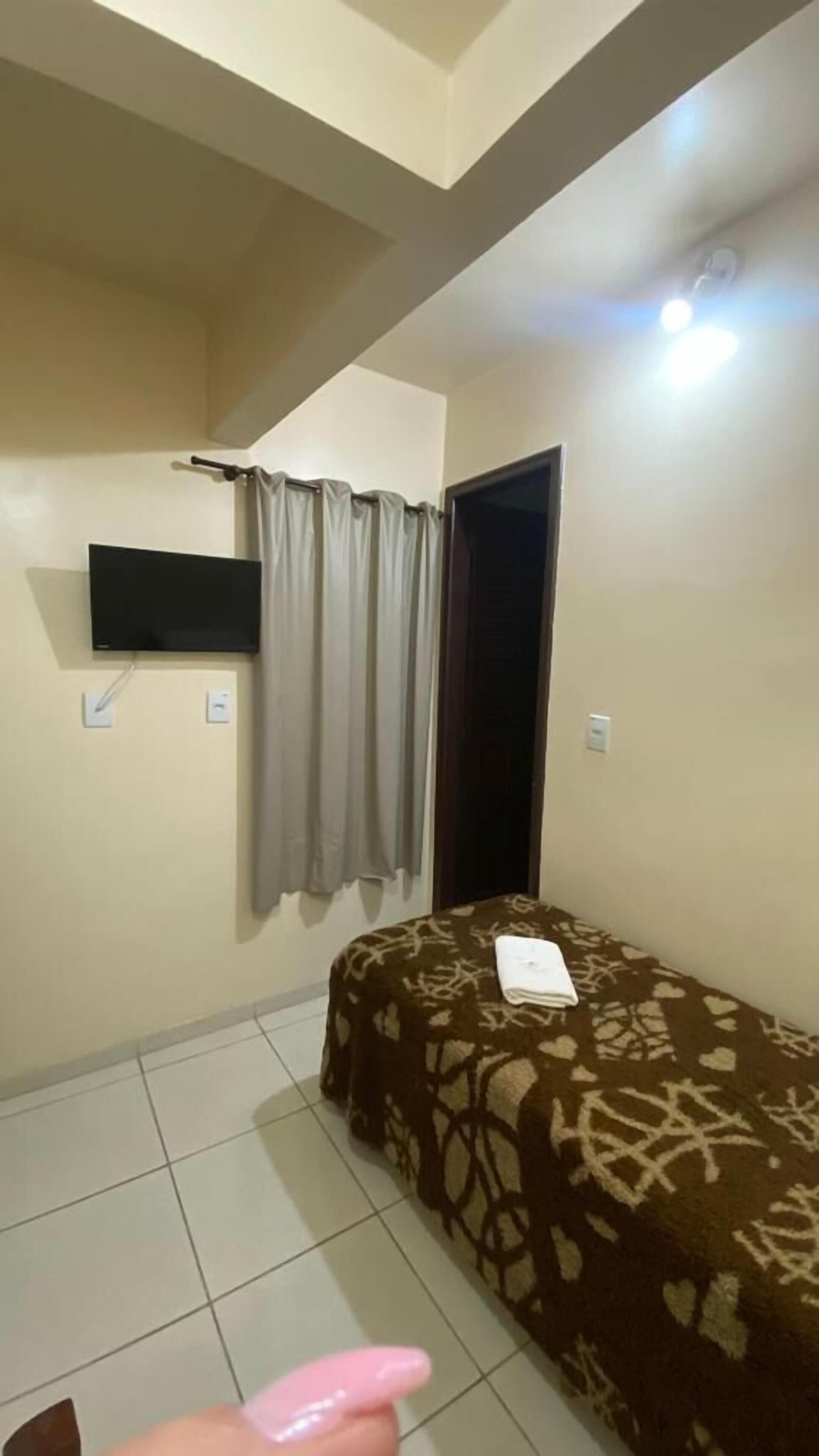 Escrivaninha, Wi-Fi de cortesia, roupa de cama