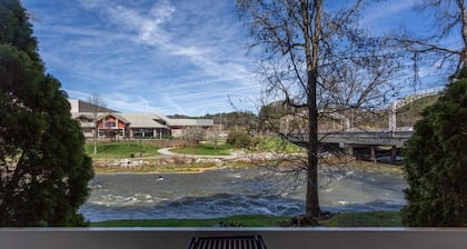 Condo On Little Pigeon River In DwTn Pigeon Forge