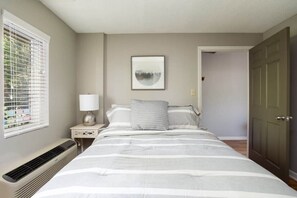 2 makuuhuonetta, silitysrauta/-lauta, Wi-Fi, vuodevaatteet