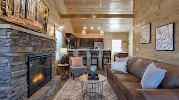 Televisión, chimenea y oficina