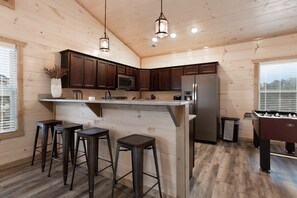 Køleskab, mikrobølgeovn, ovn, kogeplade