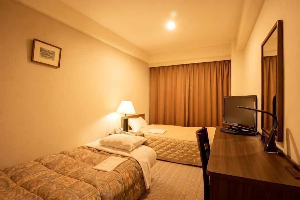 โต๊ะทำงาน, เตารีด/โต๊ะรีดผ้า, Wi-Fi ฟรี, ผ้าปูที่นอน