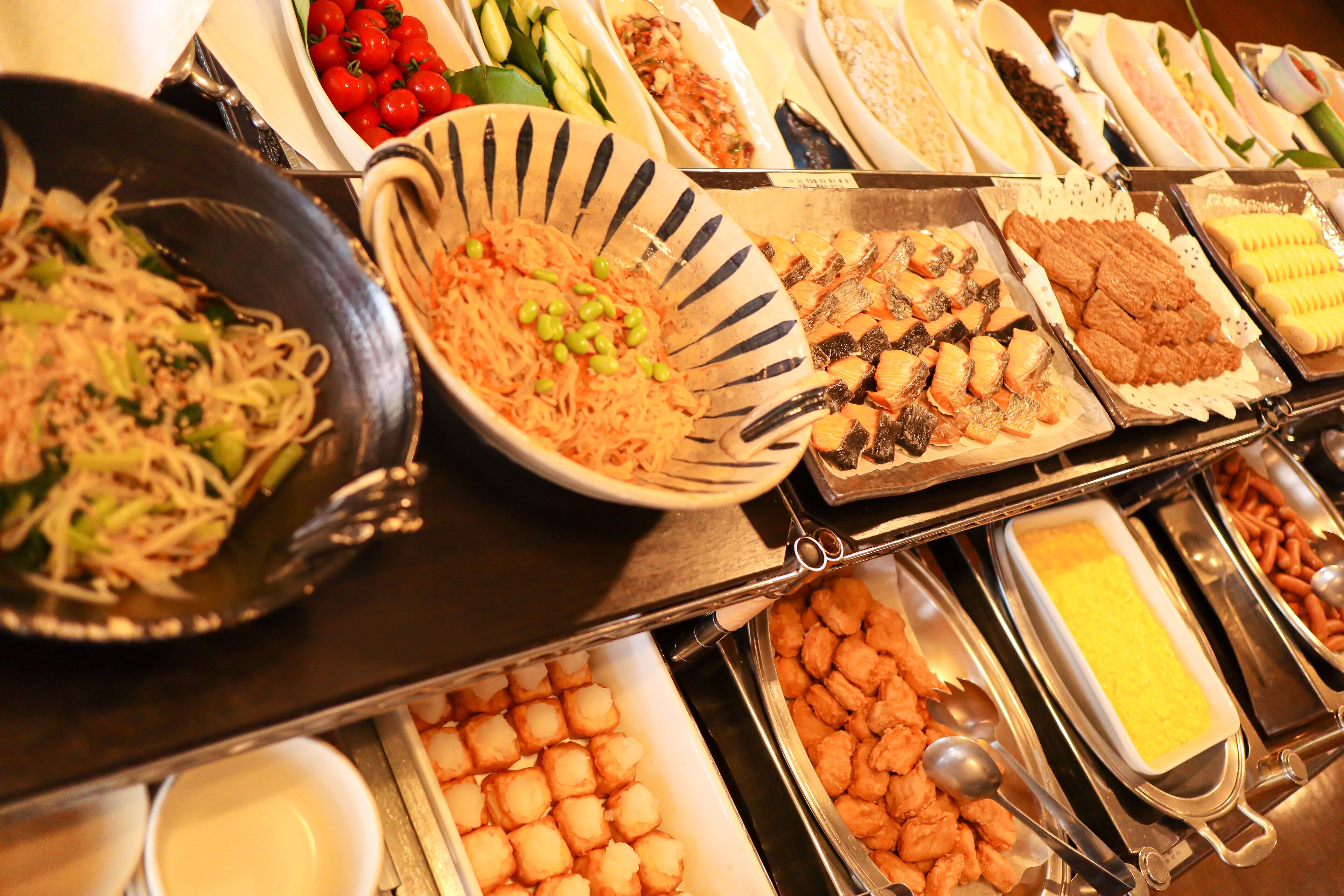 daily buffet breakfast for a fee