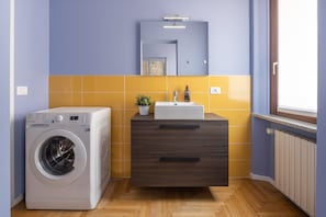 Dusche, Haartrockner, Bidet