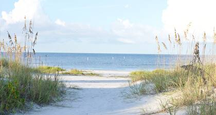 Pet Friendly with Private Pool 3BR Casa Del Sol Breeze