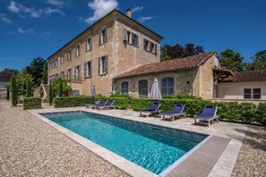 حمّام سباحة خارجي