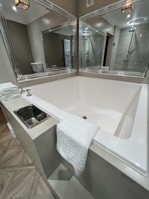 Exclusive House, Private Bathroom, Garden View (The Kings Head ) | Bathroom - The Kings Head (Chelmsford)