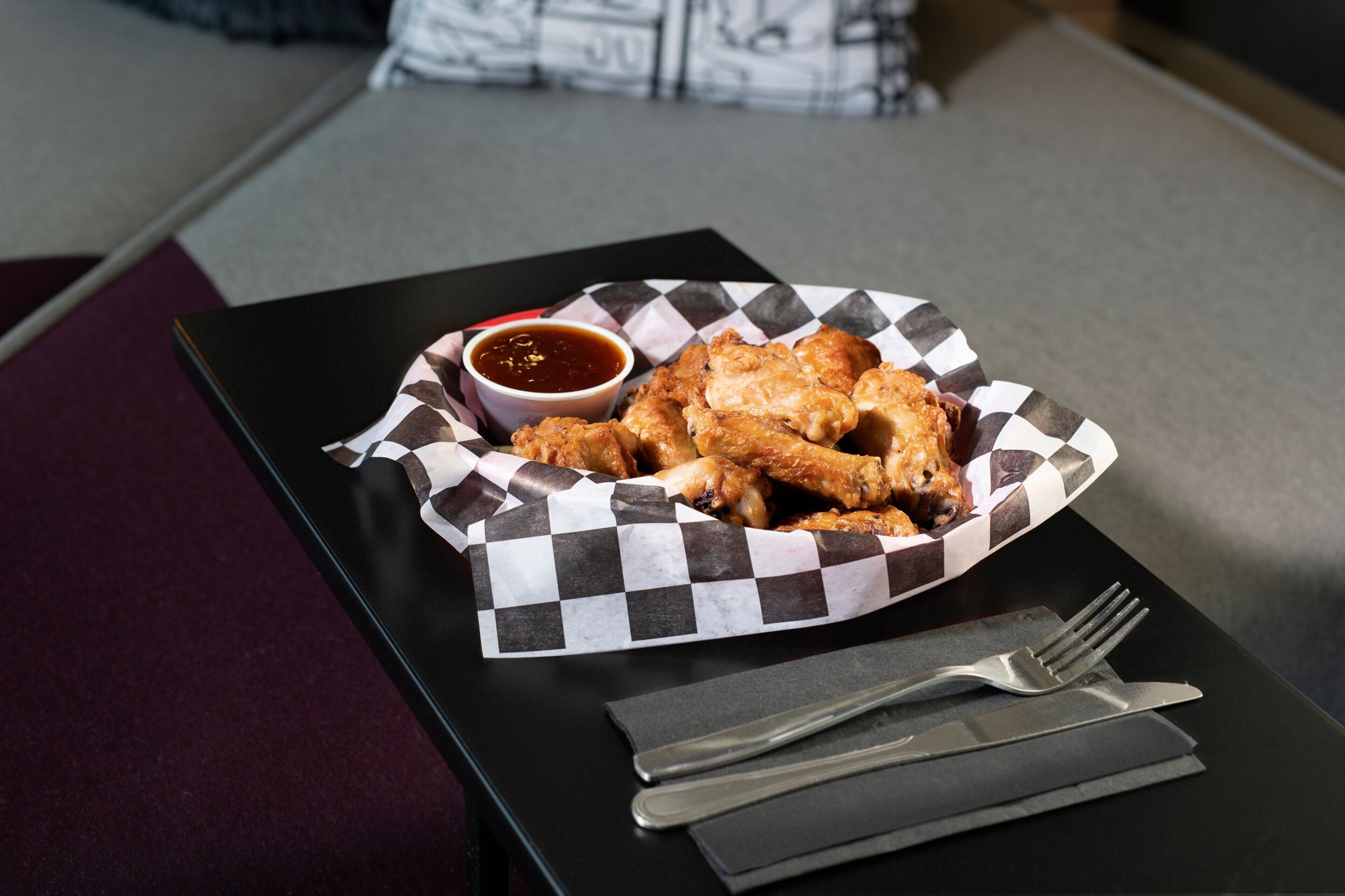 breakfast and dinner served, american cuisine