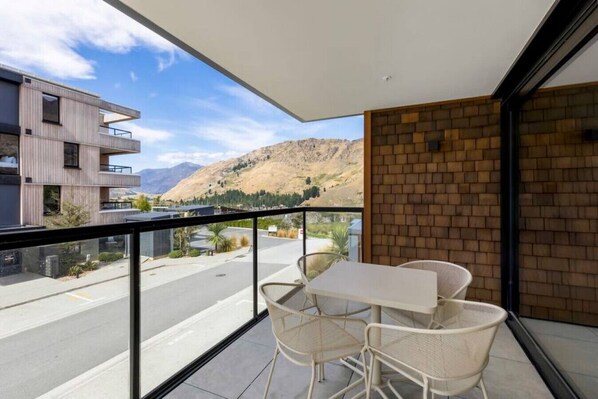 تناول الطعام بالخارج