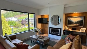 Smart TV, fireplace - Riverview Penthouse - Apartment 19 (Queenstown)