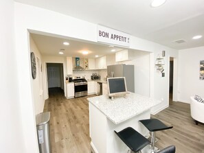 Interior - Luxurious Home away from Home! 10 min from Atlanta airport (Atlanta)