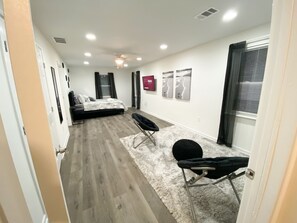 Room - Luxurious Home away from Home! 10 min from Atlanta airport (Atlanta)