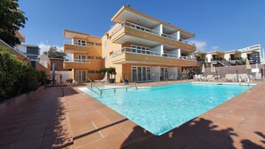 Outdoor pool, a heated pool