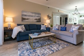 Smart TV, DVD player, books, video library - Stunning Gulf-Front/Balcony Views + Hot Tub/Top-Rated 10/10/Pensacola Beach (Pensacola Beach)