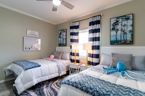 2 bedrooms, iron/ironing board, free WiFi, bed sheets - Stunning Gulf-Front/Balcony Views + Hot Tub/Top-Rated 10/10/Pensacola Beach (Pensacola Beach)