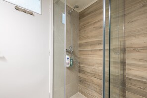 City Apartment | Bathroom - Athens Bright Suite by Cloudkeys (Athens)
