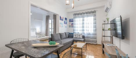 City Apartment | Living area