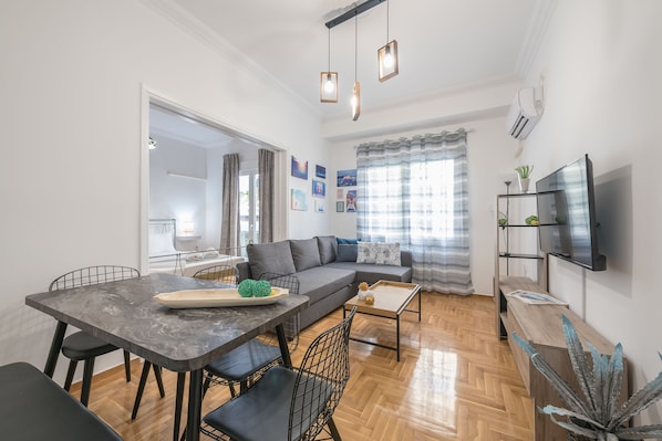 City Apartment | Living area