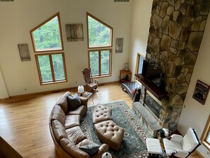 تلفزيون ذكي، مدفأة، ألعاب فيديو، مشغل دي في دي