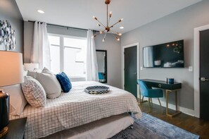 8 bedrooms, desk, iron/ironing board, WiFi