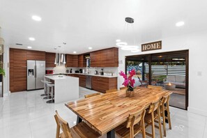 Fridge, microwave, oven, stovetop - Casa Tua | Top Location | Outdoor Grill | Fire Pit (Miami)