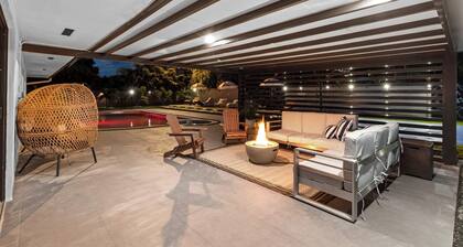 Fab Villa w/Terrace+Grill+Billiards | Top Location