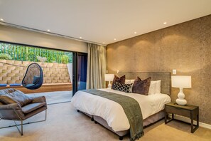 4 bedrooms, iron/ironing board, WiFi, bed sheets - Spacious Family Villa w/Breathtaking Views (Ocean Pearl) (Cape Town)