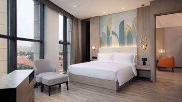 Deluxe Suite, 1 King Bed, Non Smoking | Free WiFi, bed sheets