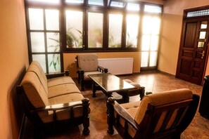 TV - Rezidental House, apartman, pool, home, big home, hotel (Sarajevo)