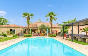 Outdoor pool, a heated pool - Pleasant studio of the Daudou with shared swimming pool and jacuzzi. (Septfonds)
